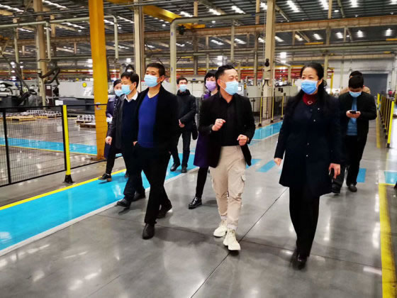 邯鄲市科技局黨組書記、局長安鳳玲一行冒雨調研恒工，對恒工產學研方面的工作做出高度評價。